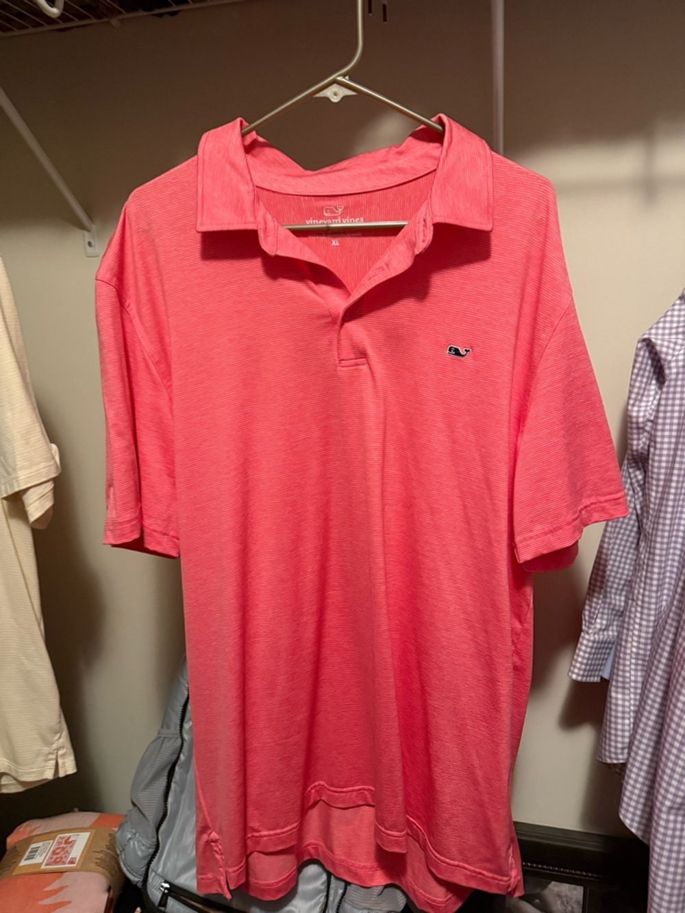 Vineyard Vines Men’s Coral Performer Polo with Whale Logo XL